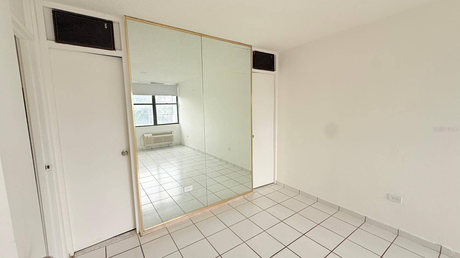 37 ISLA VERDE AVE., #203, Carolina, PR 00979 37 ISLA VERDE AVE., #203, Carolina, PR 00979