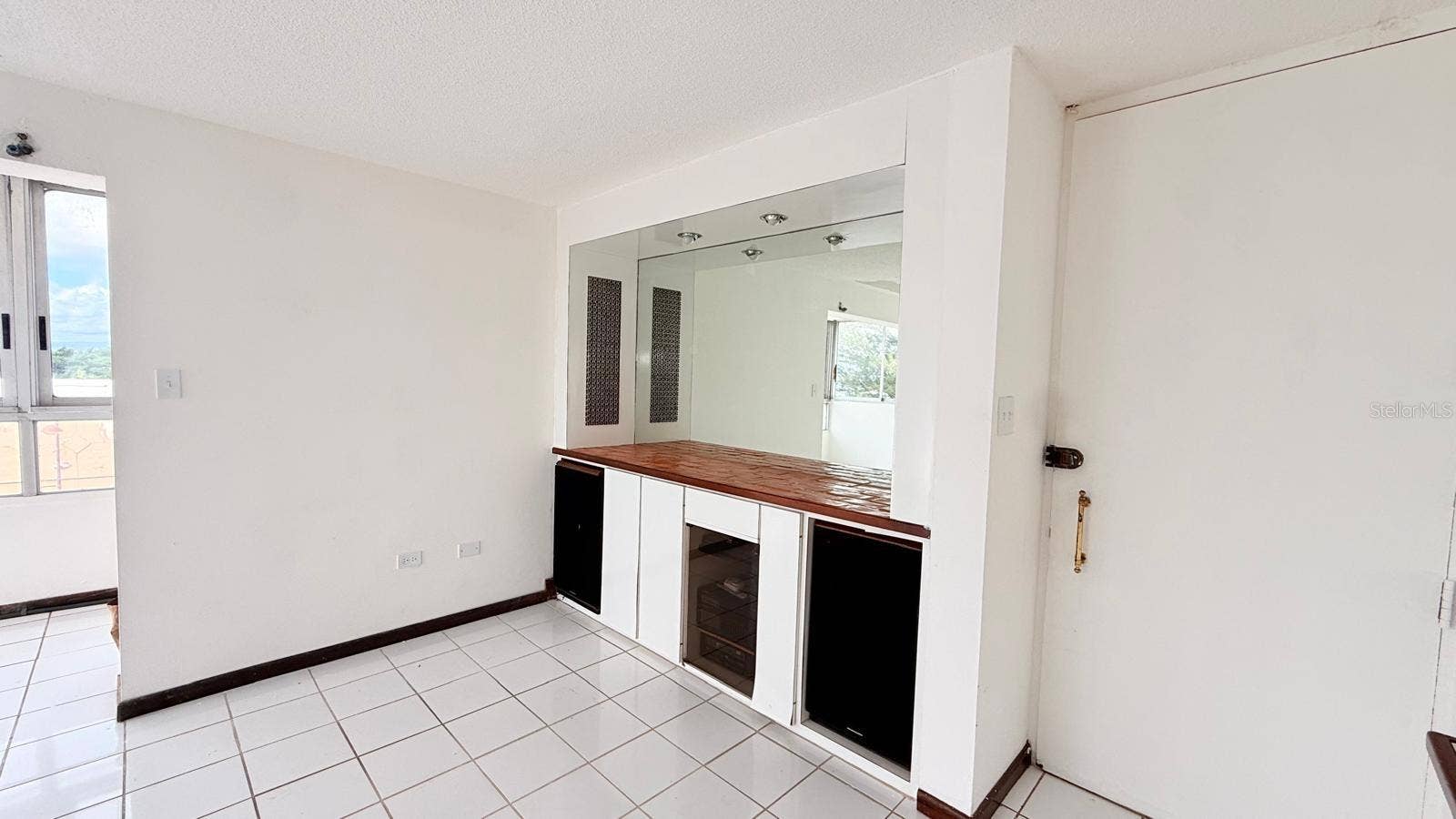 37 ISLA VERDE AVE., #203, Carolina, PR 00979 37 ISLA VERDE AVE., #203, Carolina, PR 00979