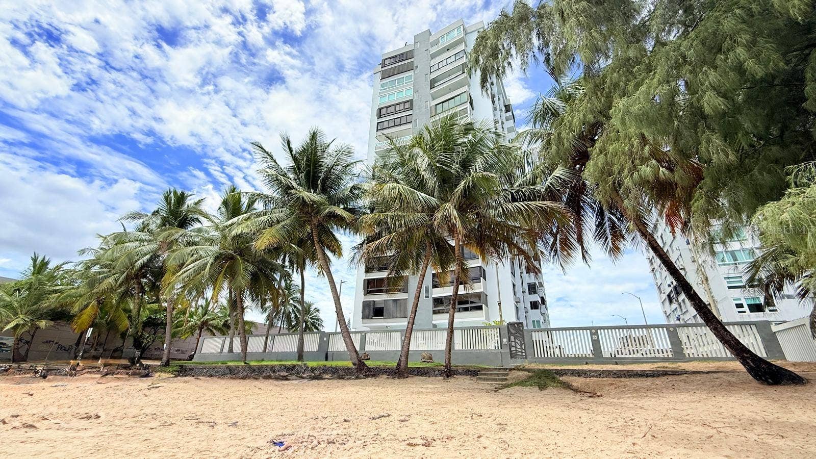 37 ISLA VERDE AVE., #203, Carolina, PR 00979 37 ISLA VERDE AVE., #203, Carolina, PR 00979