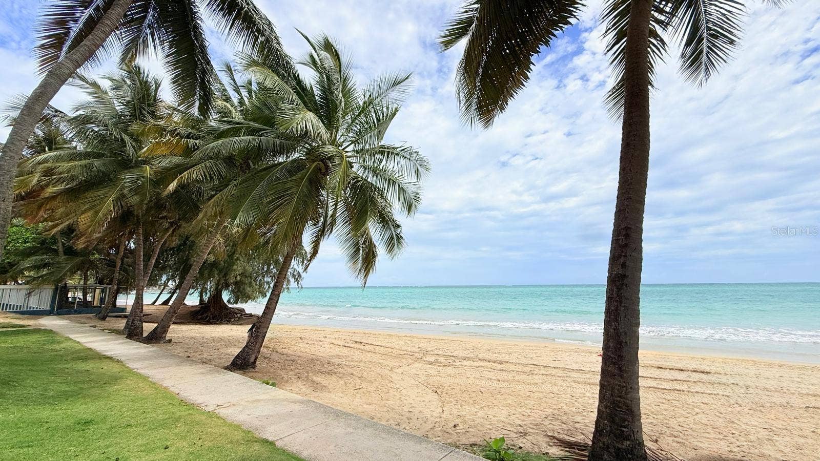 37 ISLA VERDE AVE., #203, Carolina, PR 00979 37 ISLA VERDE AVE., #203, Carolina, PR 00979