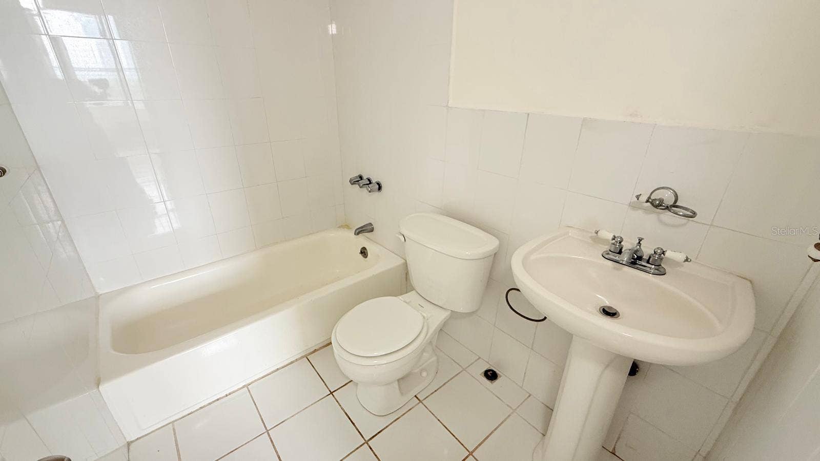 37 ISLA VERDE AVE., #203, Carolina, PR 00979 37 ISLA VERDE AVE., #203, Carolina, PR 00979