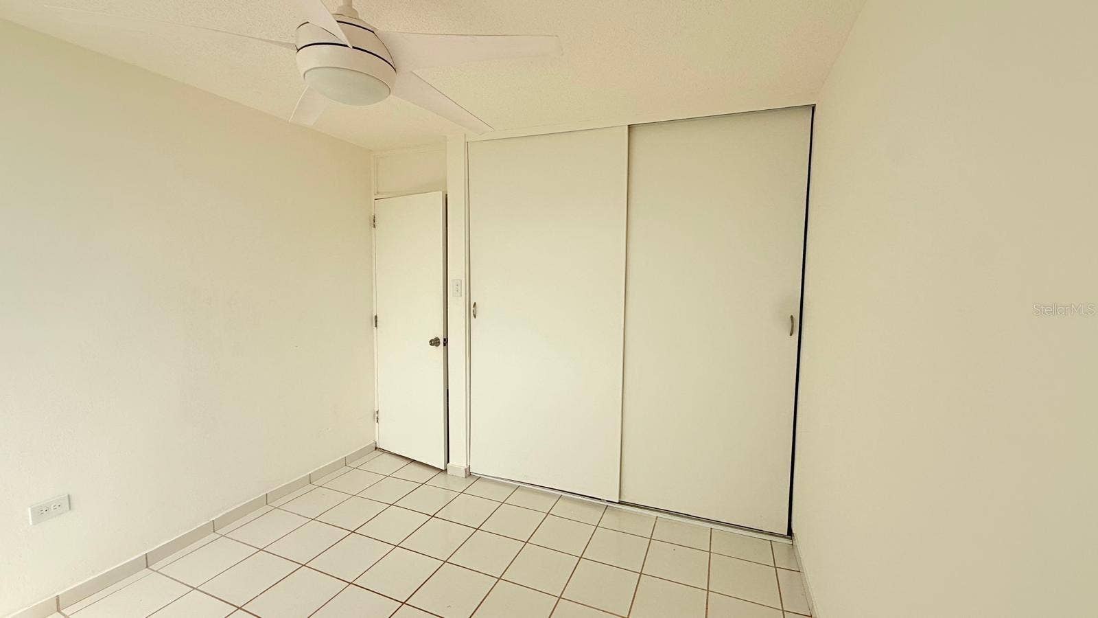 37 ISLA VERDE AVE., #203, Carolina, PR 00979 37 ISLA VERDE AVE., #203, Carolina, PR 00979