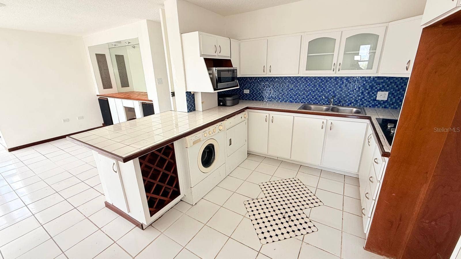 37 ISLA VERDE AVE., #203, Carolina, PR 00979 37 ISLA VERDE AVE., #203, Carolina, PR 00979