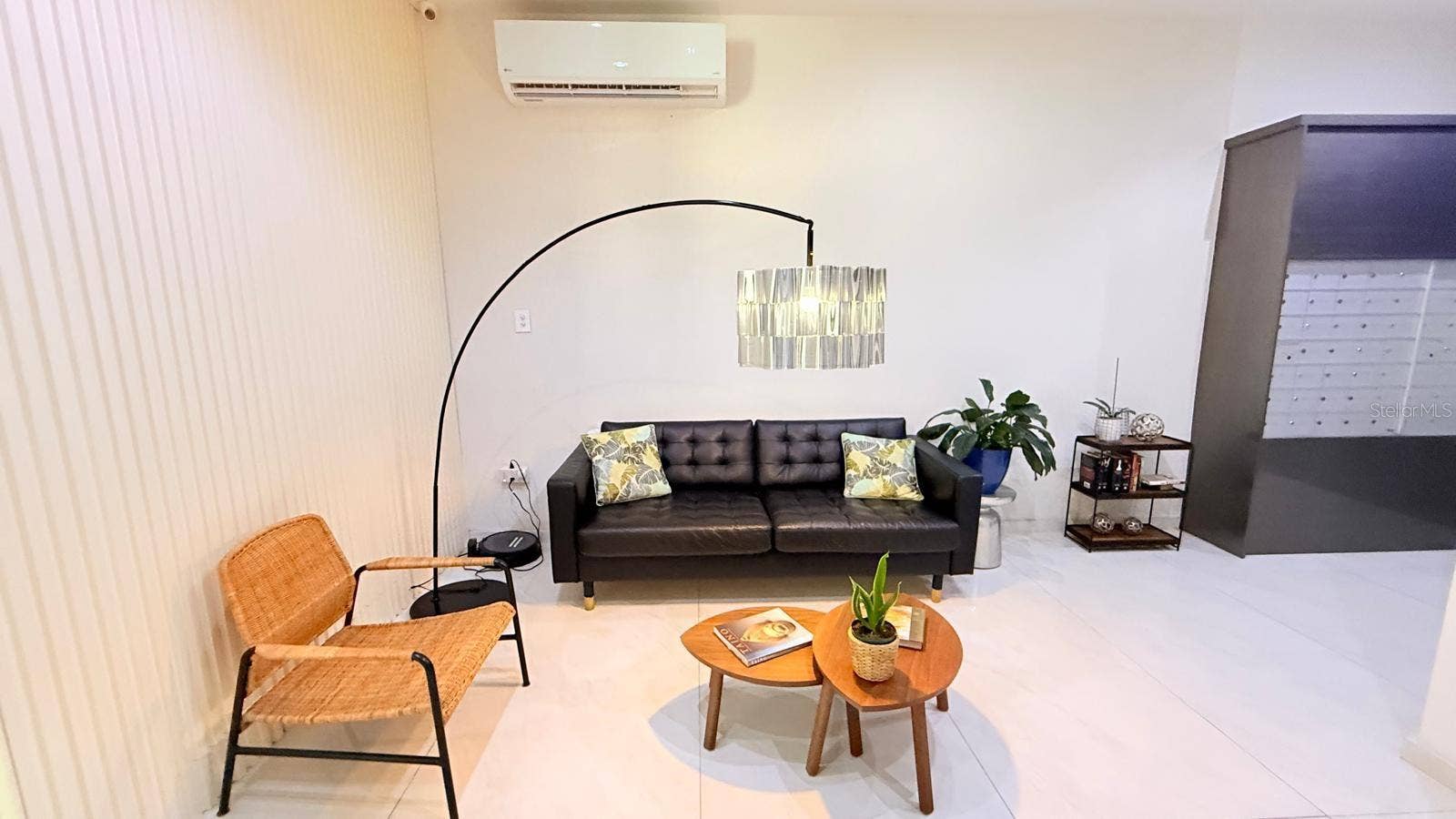 37 ISLA VERDE AVE., #203, Carolina, PR 00979 Lobby