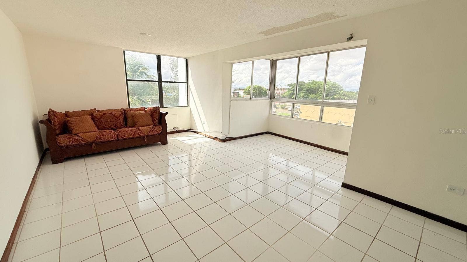 37 ISLA VERDE AVE., #203, Carolina, PR 00979 37 ISLA VERDE AVE., #203, Carolina, PR 00979