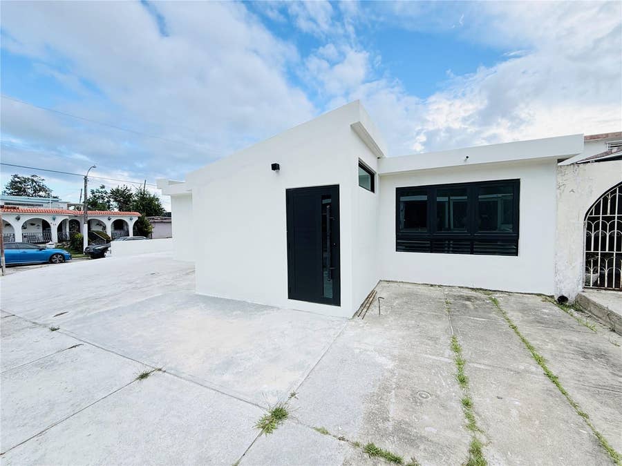 Property photo for TRIPLEX HOUSE  Calle 5 D1 EXT. BUSO, Humacao, PR
