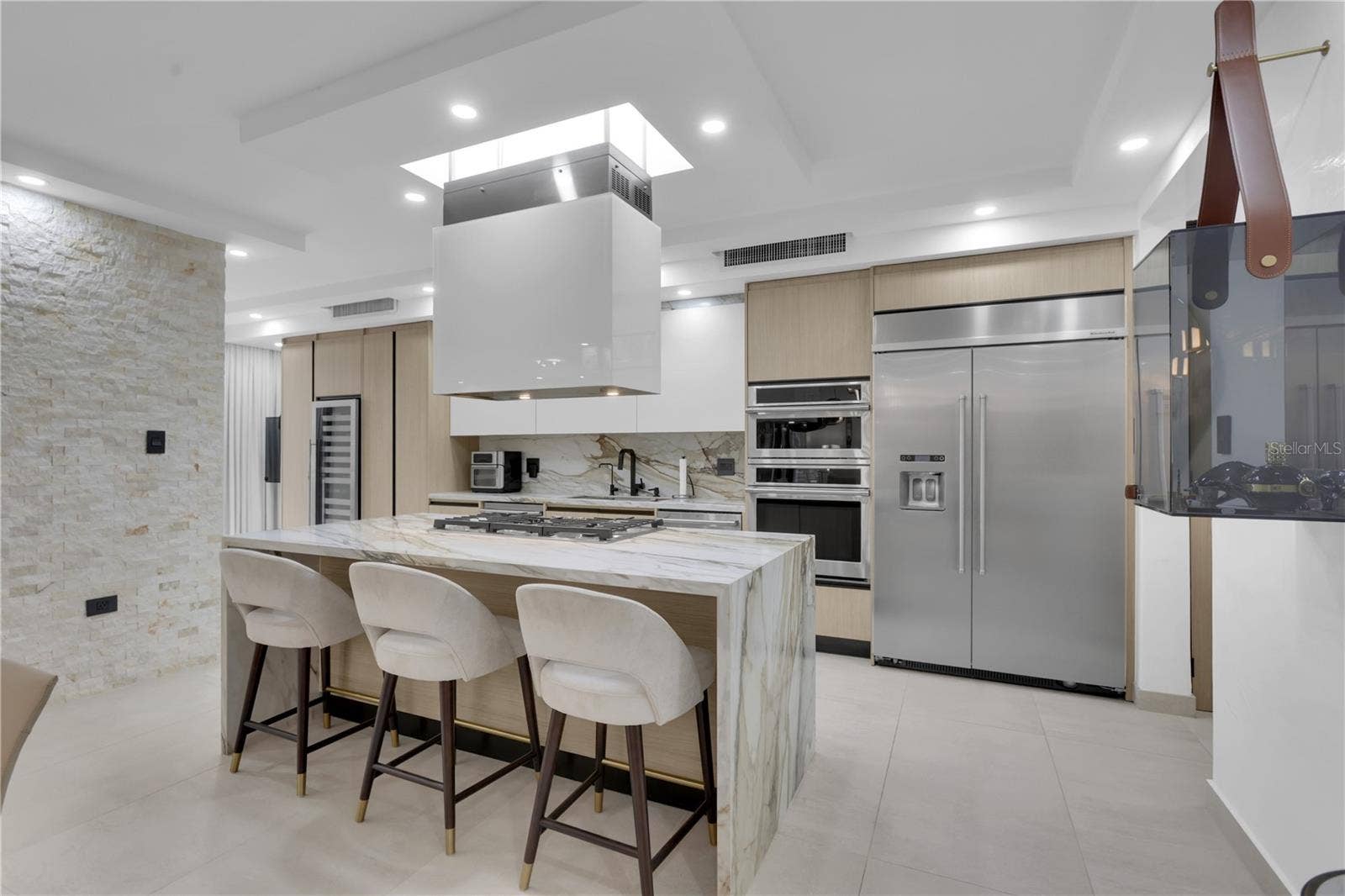 263 DORADO BEACH EAST, Dorado, PR 00646 Ample kitchen, very convenient open layout