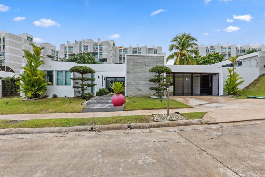 Property photo for M-13 URB. CERRO REAL, Guaynabo, PR