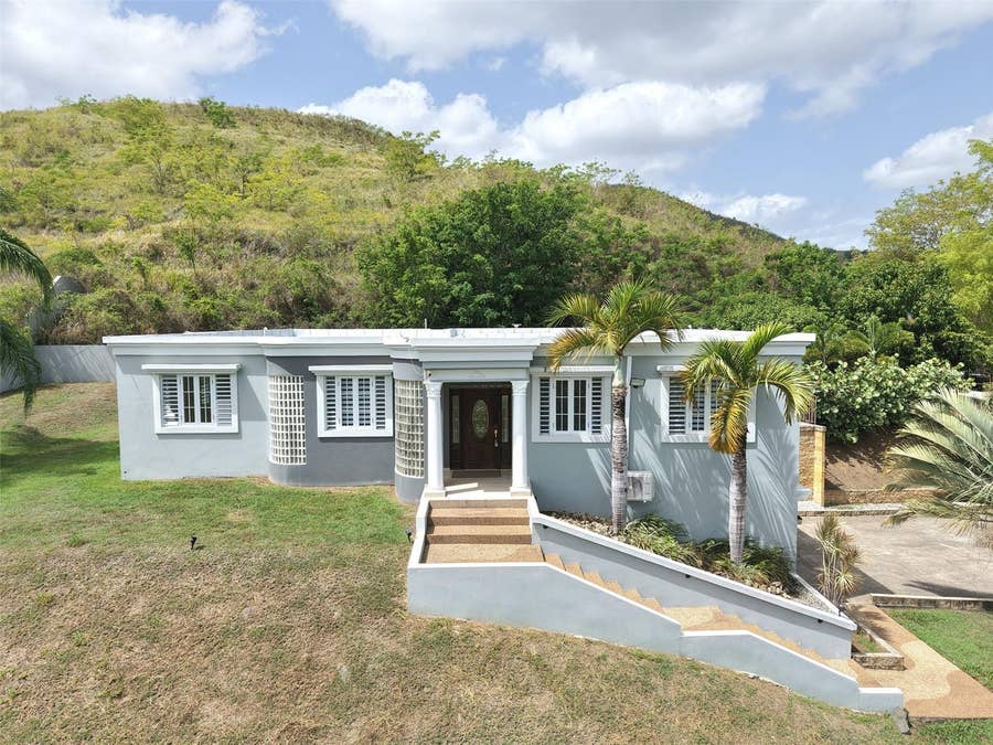 Property photo for 98 CALLE DIXÓN MATOS URB. EL MIRADOR, Coamo, PR
