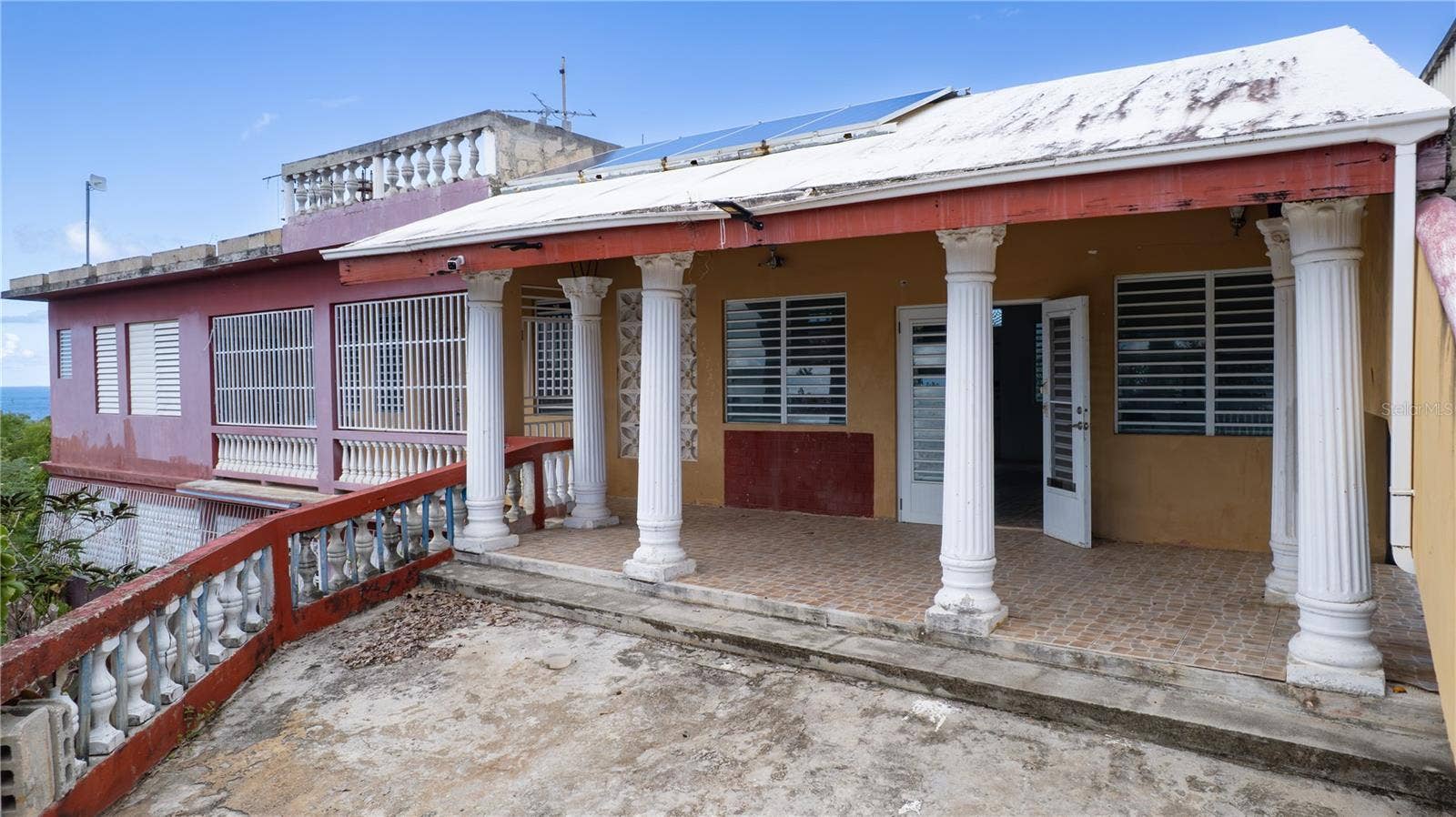 524 COMM SANTA MARIA, Vieques, PR 00765 Main entrance - Dead End street.