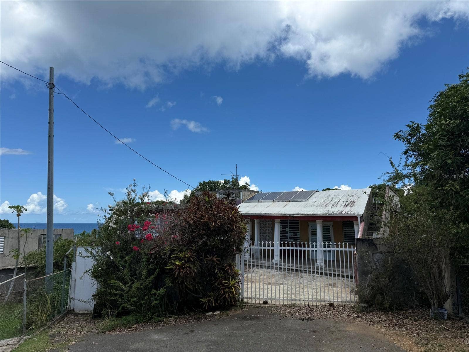 524 COMM SANTA MARIA, Vieques, PR 00765 Main entrance gate - parking space insight.