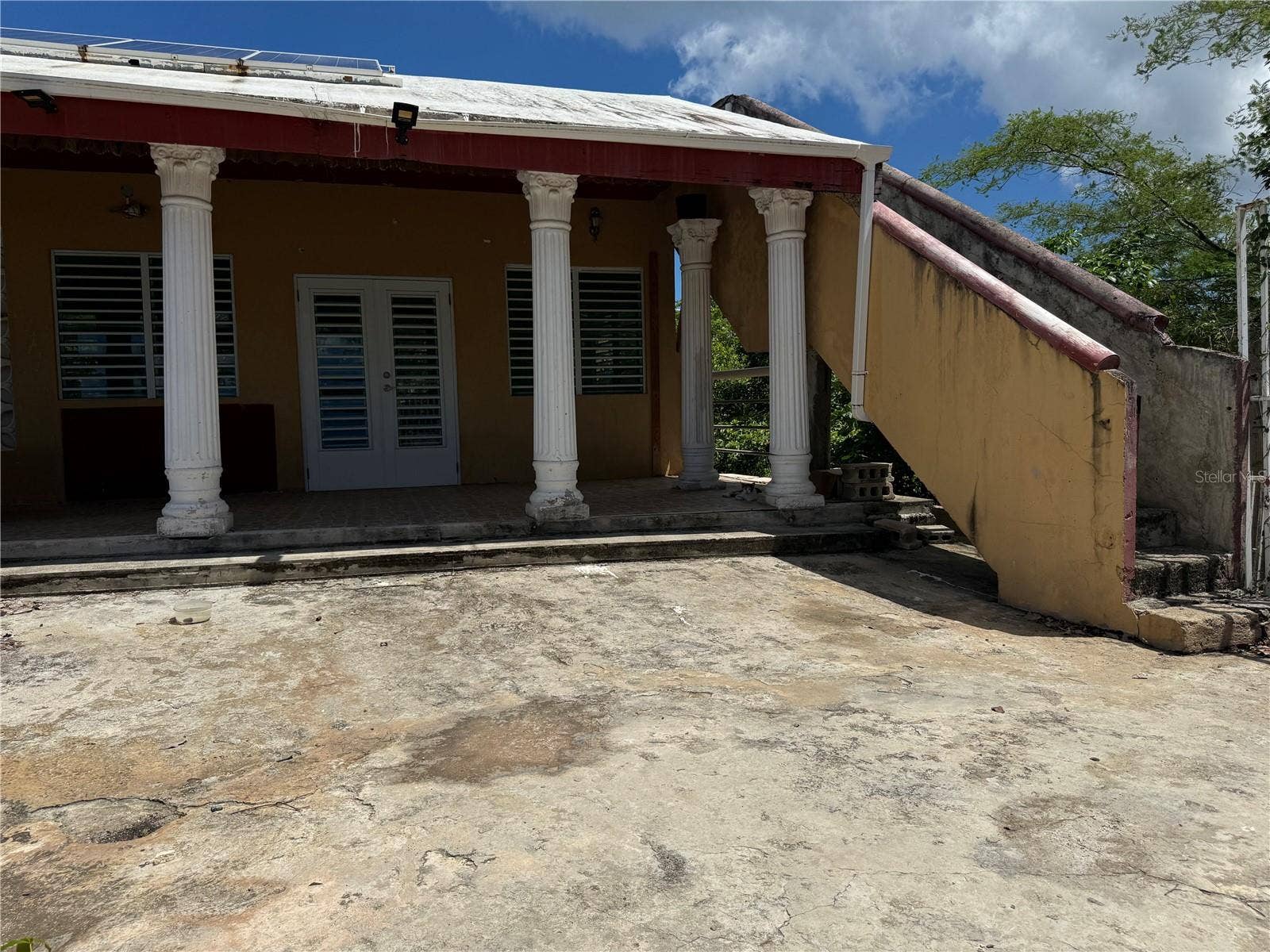 524 COMM SANTA MARIA, Vieques, PR 00765 Main entrance - Dead End street.