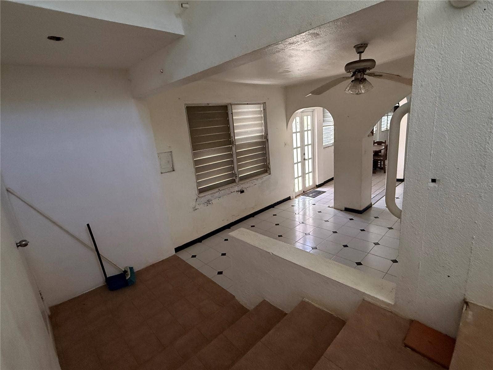 524 COMM SANTA MARIA, Vieques, PR 00765 Staircase onto level 1.