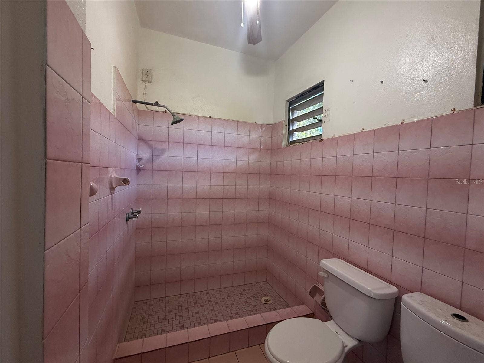 524 COMM SANTA MARIA, Vieques, PR 00765 1st Bedroom Ensuite Bathroom.