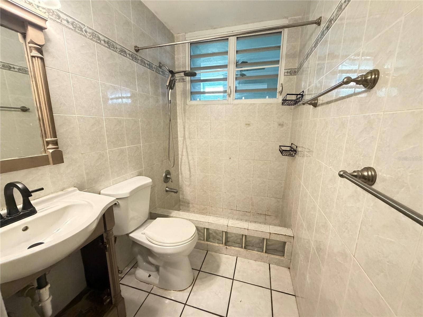 216 COLINAS FAIRVIEW, Trujillo Alto, PR 00976 216 COLINAS FAIRVIEW, Trujillo Alto, PR 00976
