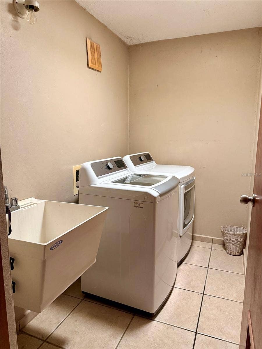 Urb. Los Prados YAGRUMO, #B7, Caguas, PR 00727