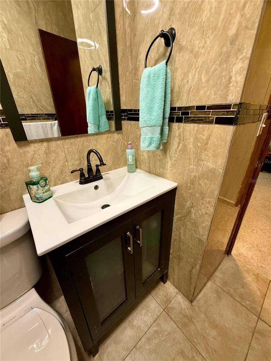 Main full bathroom