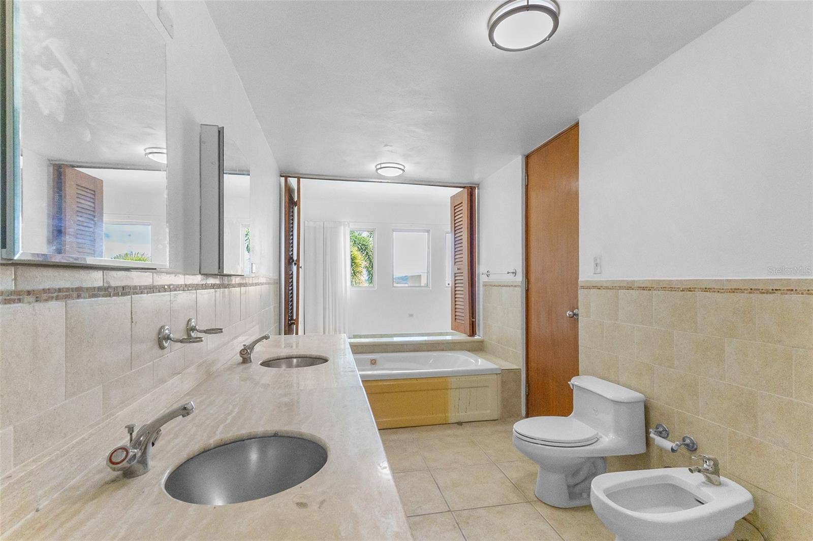 90 CANDELERO DR, #32, Humacao, PR 00791