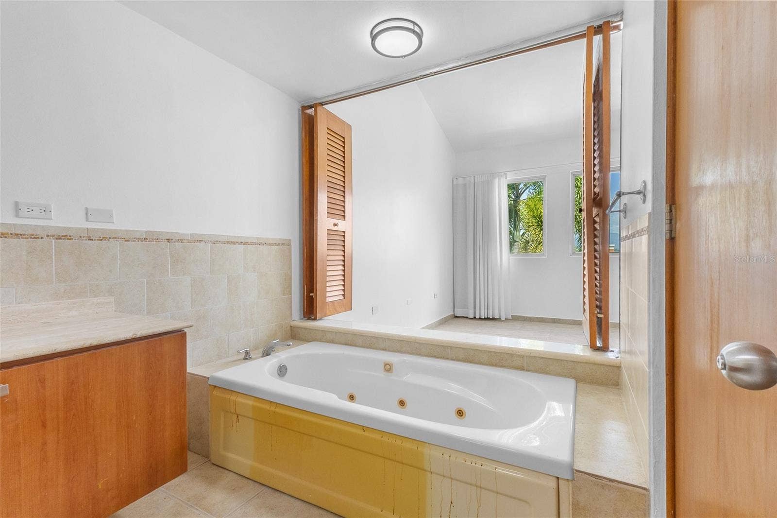 90 CANDELERO DR, #32, Humacao, PR 00791