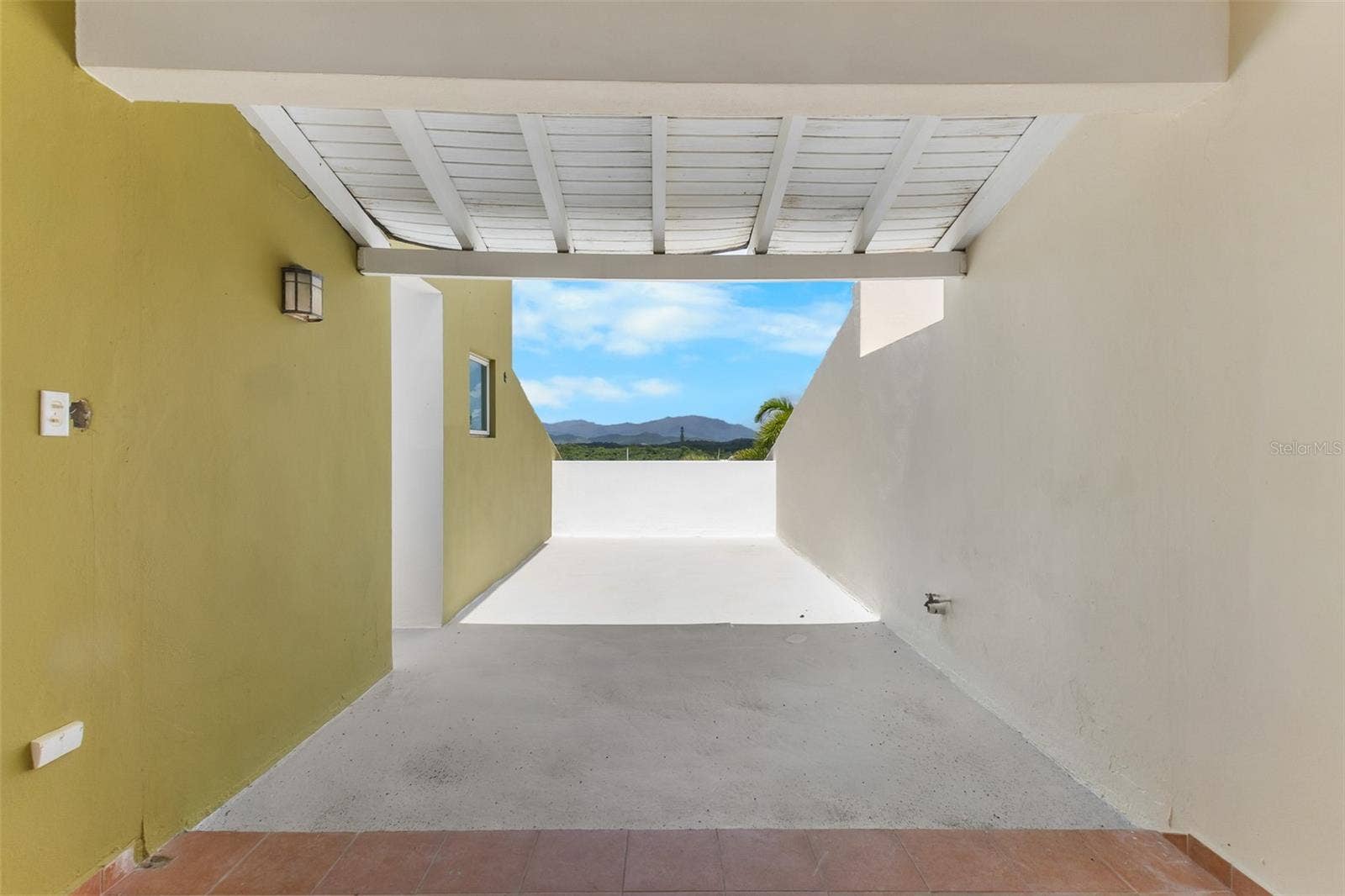 90 CANDELERO DR, #32, Humacao, PR 00791