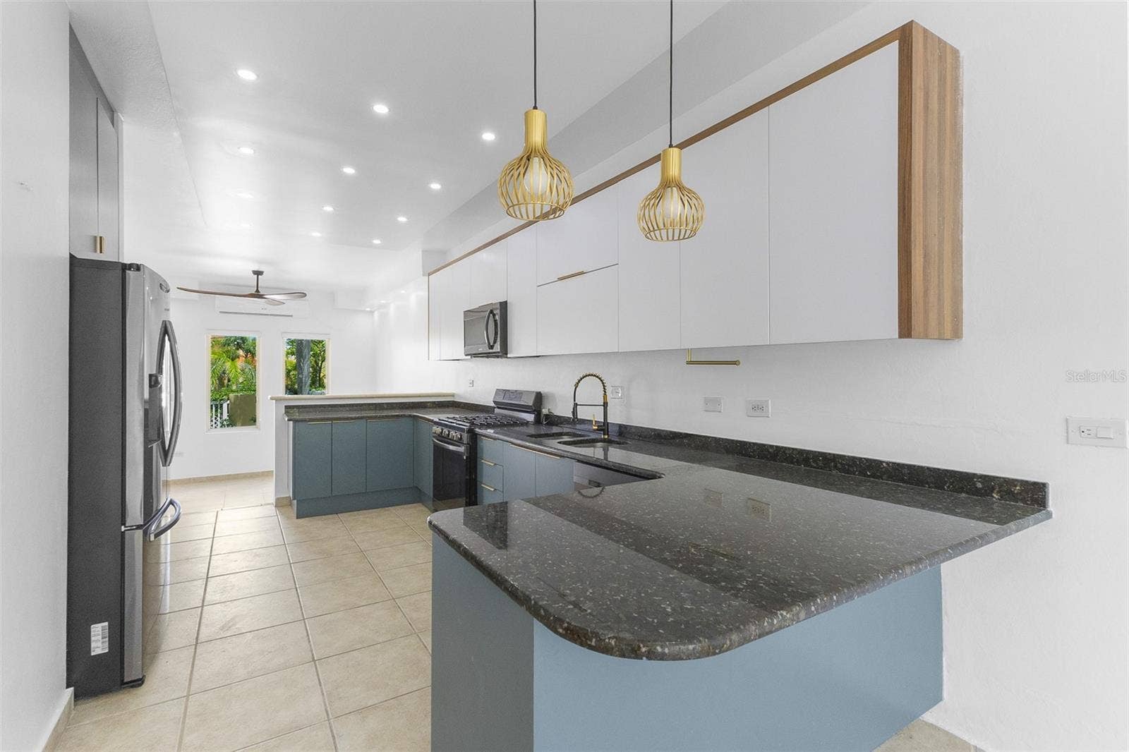 90 CANDELERO DR, #32, Humacao, PR 00791