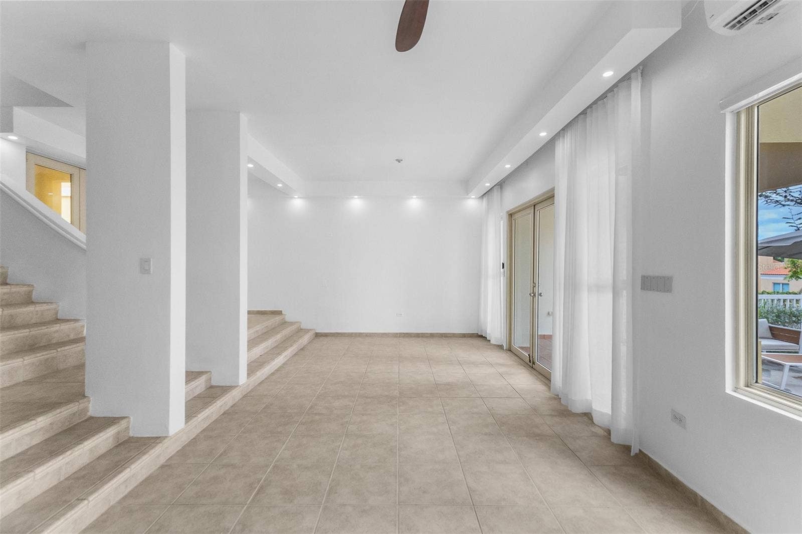 90 CANDELERO DR, #32, Humacao, PR 00791
