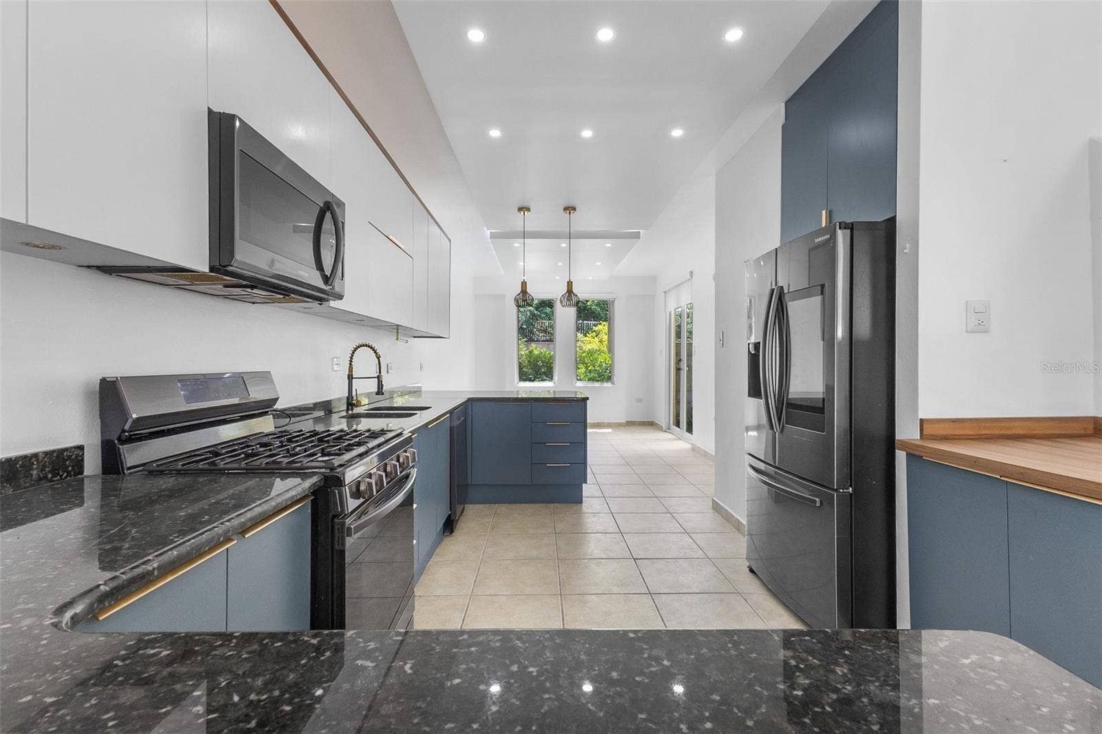 90 CANDELERO DR, #32, Humacao, PR 00791