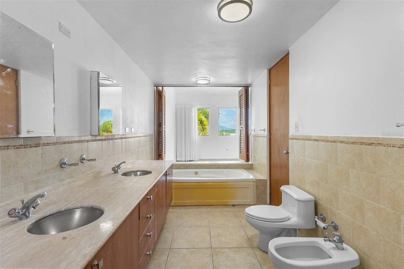 90 CANDELERO DR, #32, Humacao, PR 00791