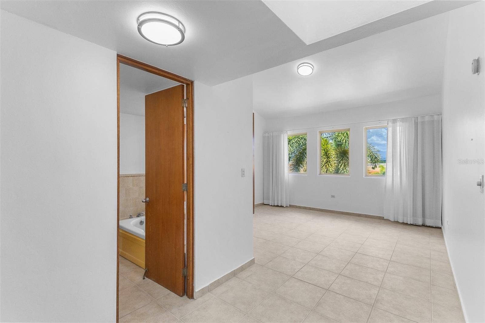 90 CANDELERO DR, #32, Humacao, PR 00791