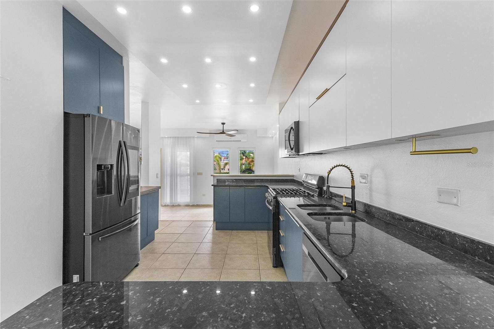 90 CANDELERO DR, #32, Humacao, PR 00791