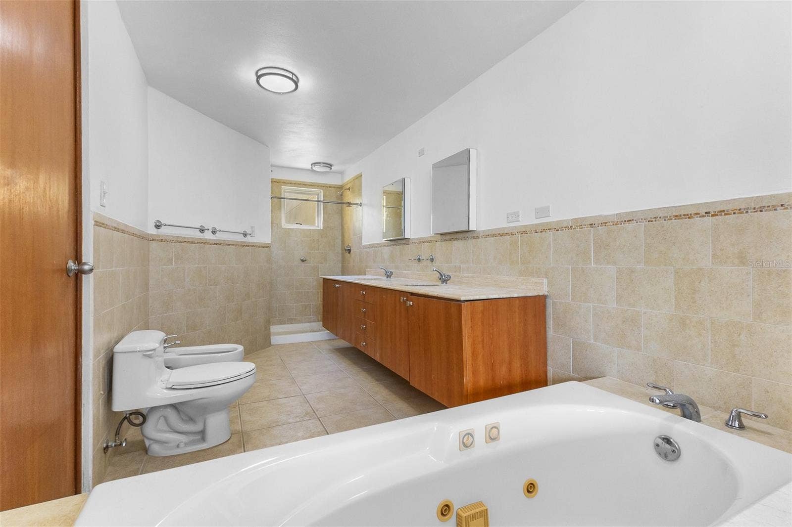 90 CANDELERO DR, #32, Humacao, PR 00791