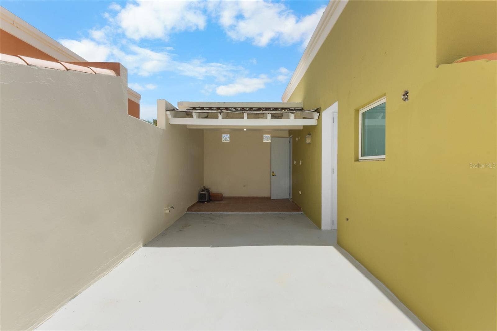 90 CANDELERO DR, #32, Humacao, PR 00791