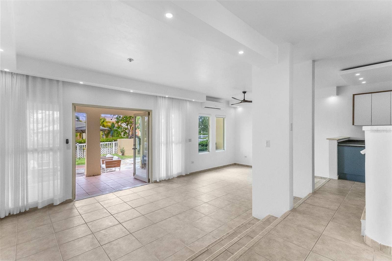 90 CANDELERO DR, #32, Humacao, PR 00791