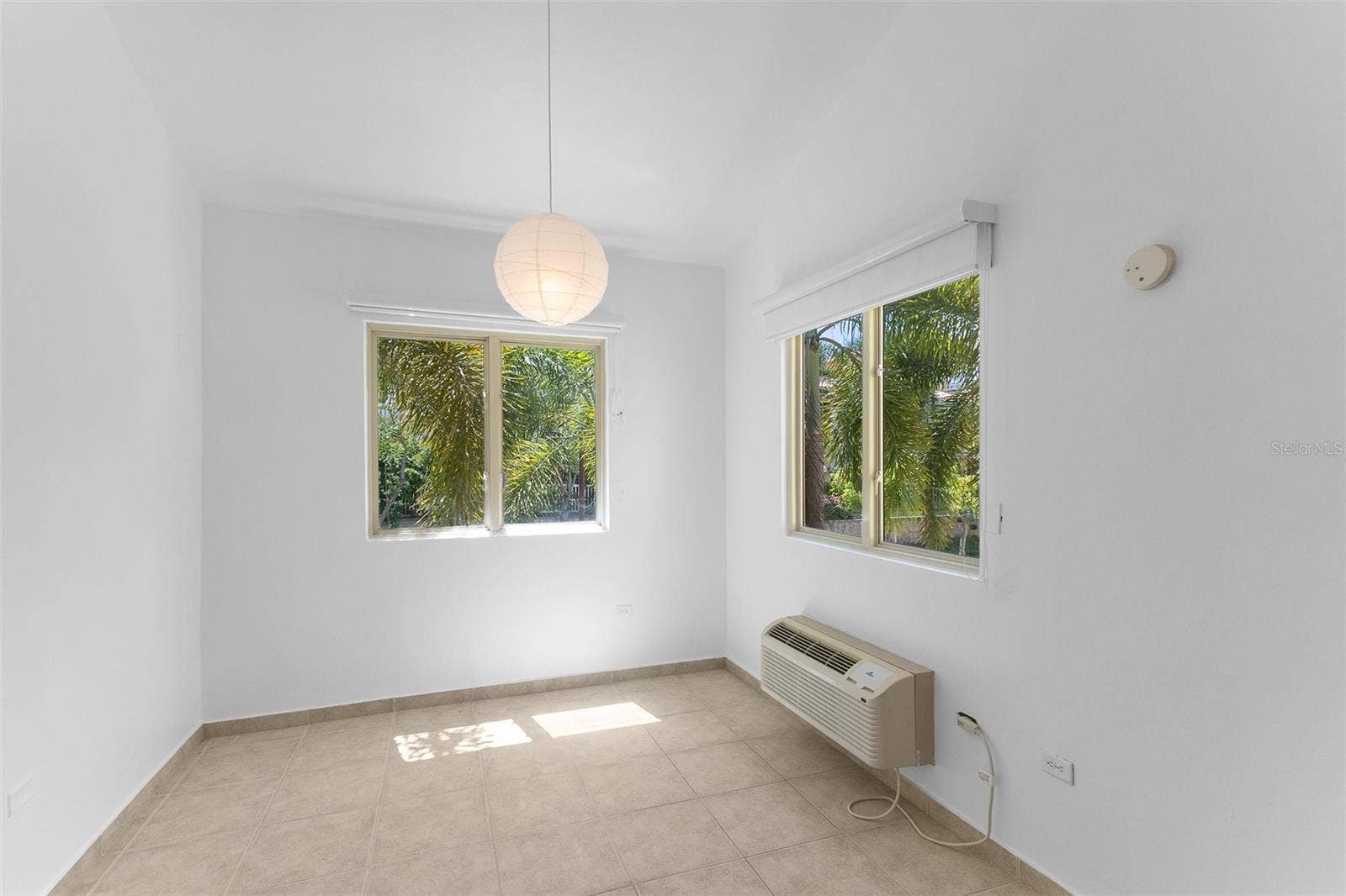 90 CANDELERO DR, #32, Humacao, PR 00791