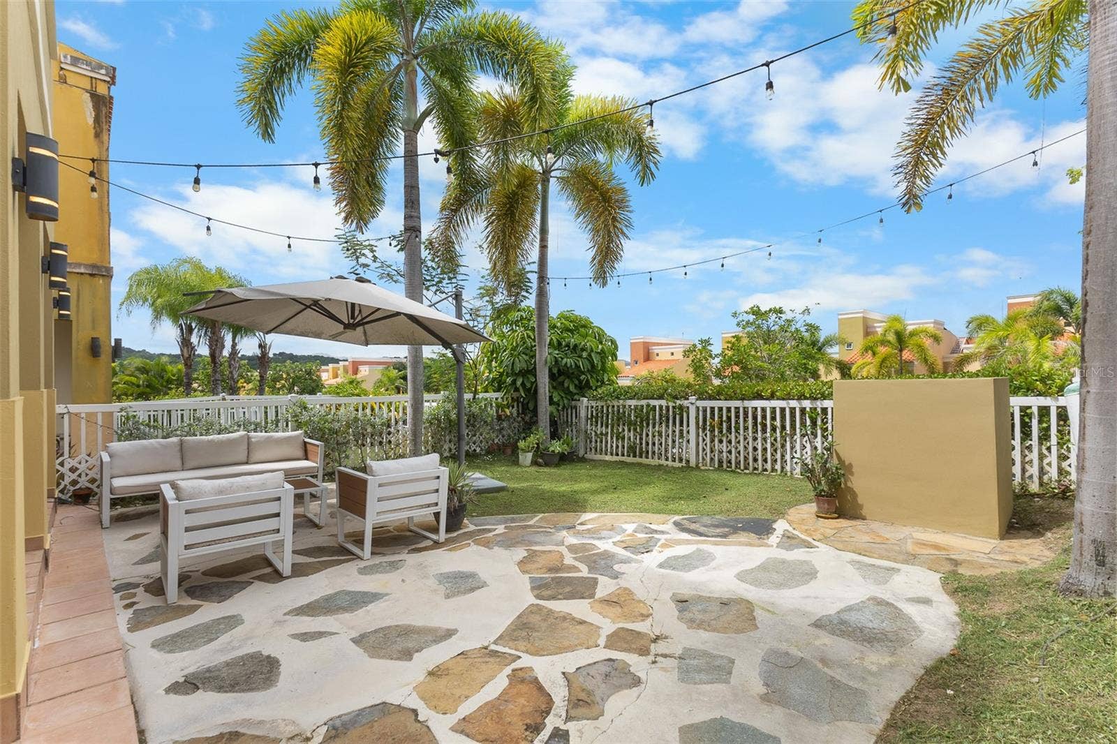 90 CANDELERO DR, #32, Humacao, PR 00791