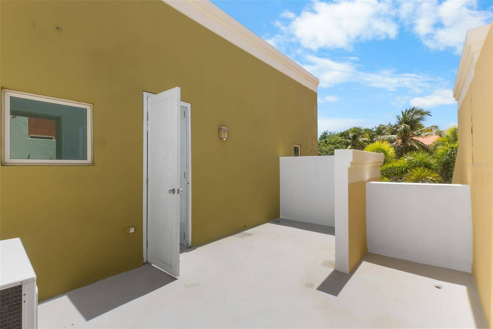 90 CANDELERO DR, #32, Humacao, PR 00791