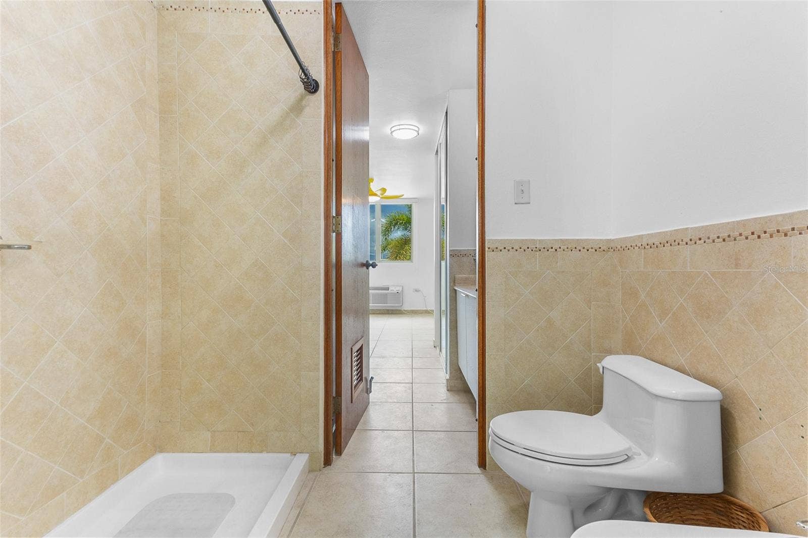90 CANDELERO DR, #32, Humacao, PR 00791