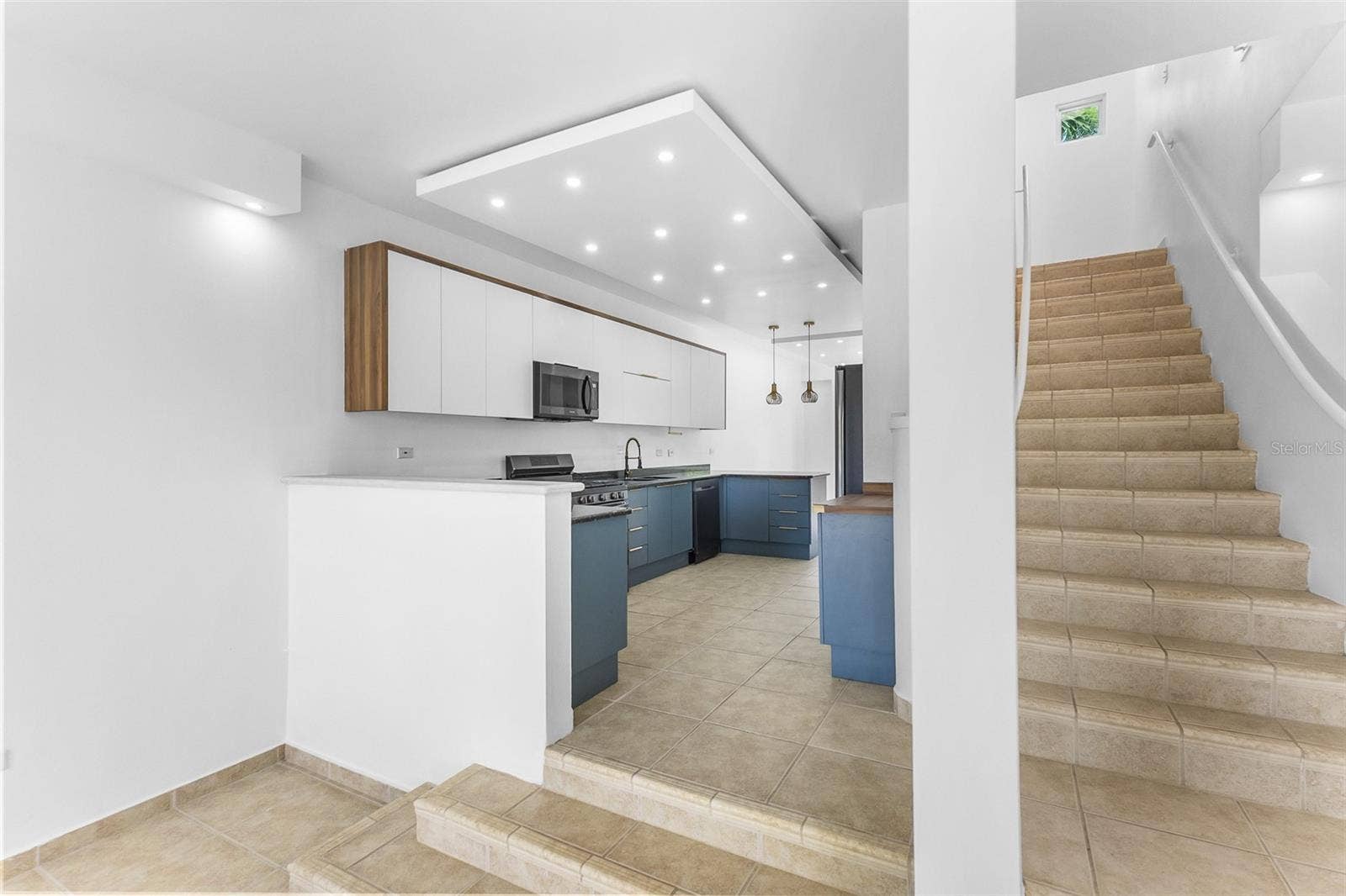 90 CANDELERO DR, #32, Humacao, PR 00791