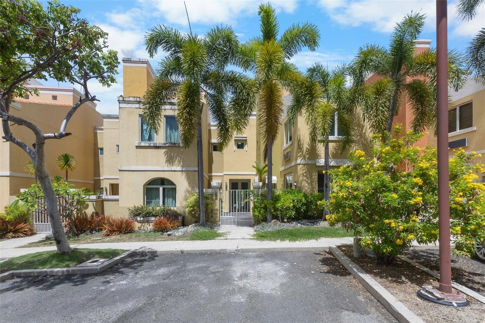 90 CANDELERO DR, #32, Humacao, PR 00791