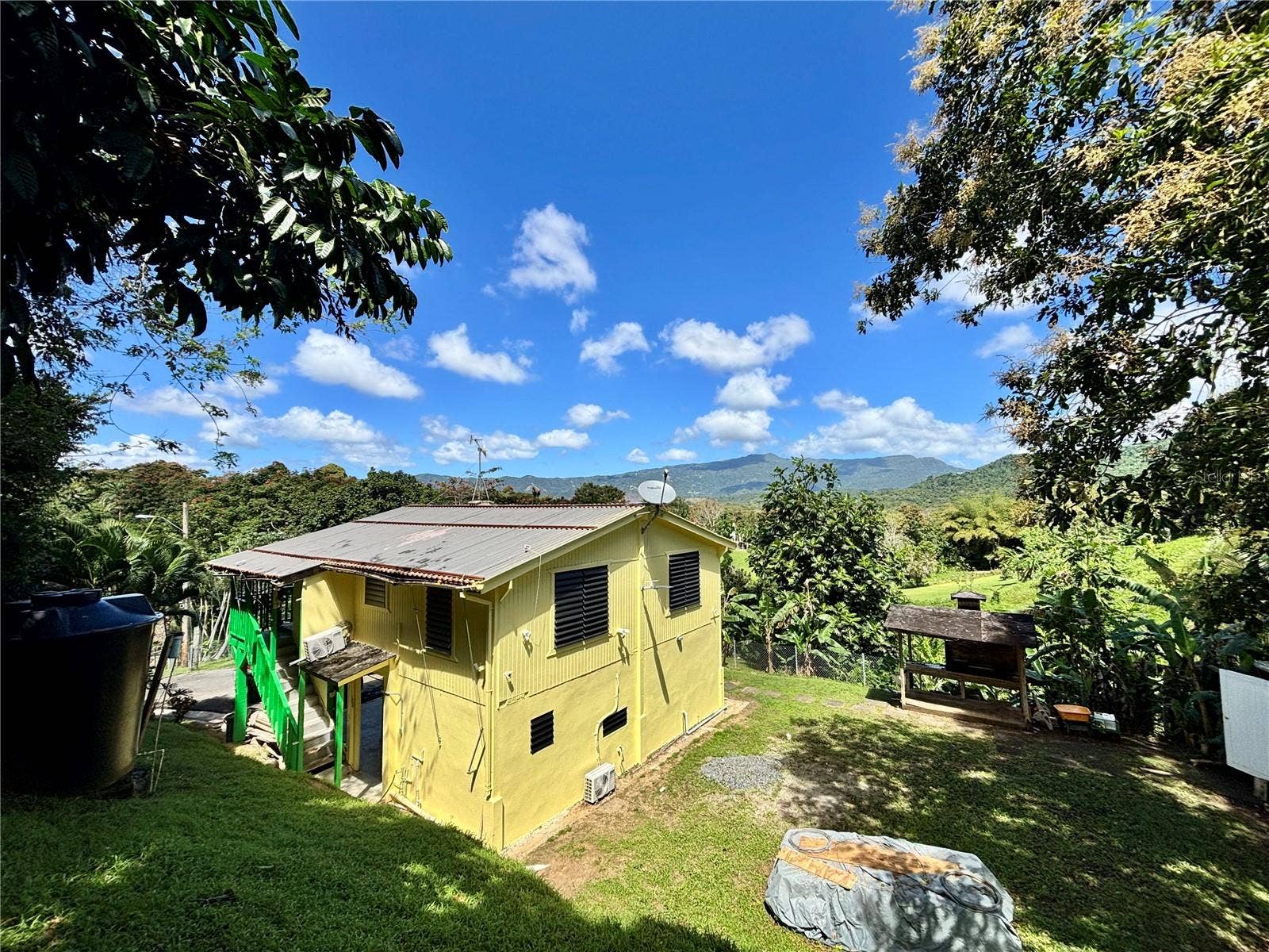 Bo Collores CARR#936  KM 1.0, Solar #1, Las Piedras, PR 00771