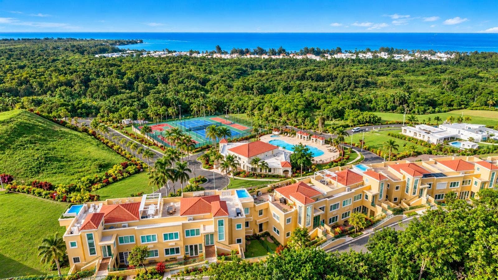 10 10, #PH, Rio Grande, PR 00745