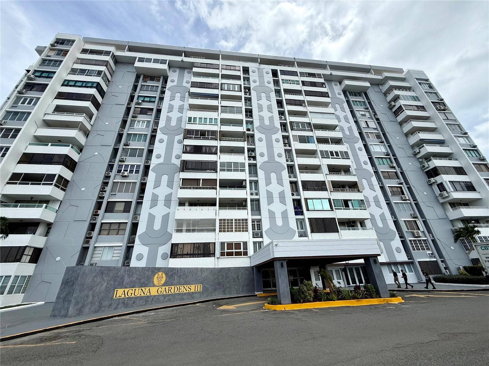 3 LAGUNA GARDENS AVENUE, #11F, Carolina, PR 00979