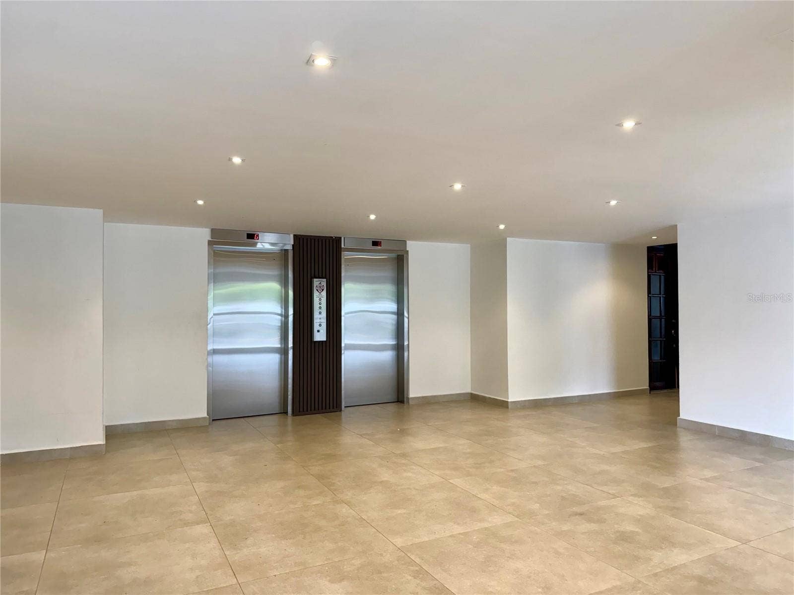 3 LAGUNA GARDENS AVENUE, #11F, Carolina, PR 00979