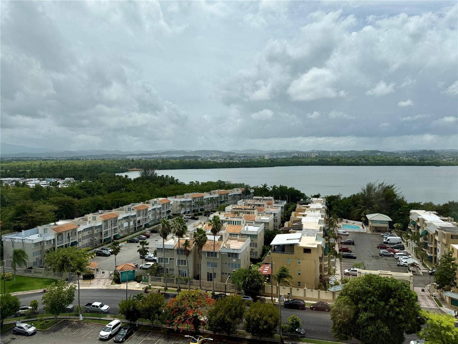 3 LAGUNA GARDENS AVENUE, #11F, Carolina, PR 00979