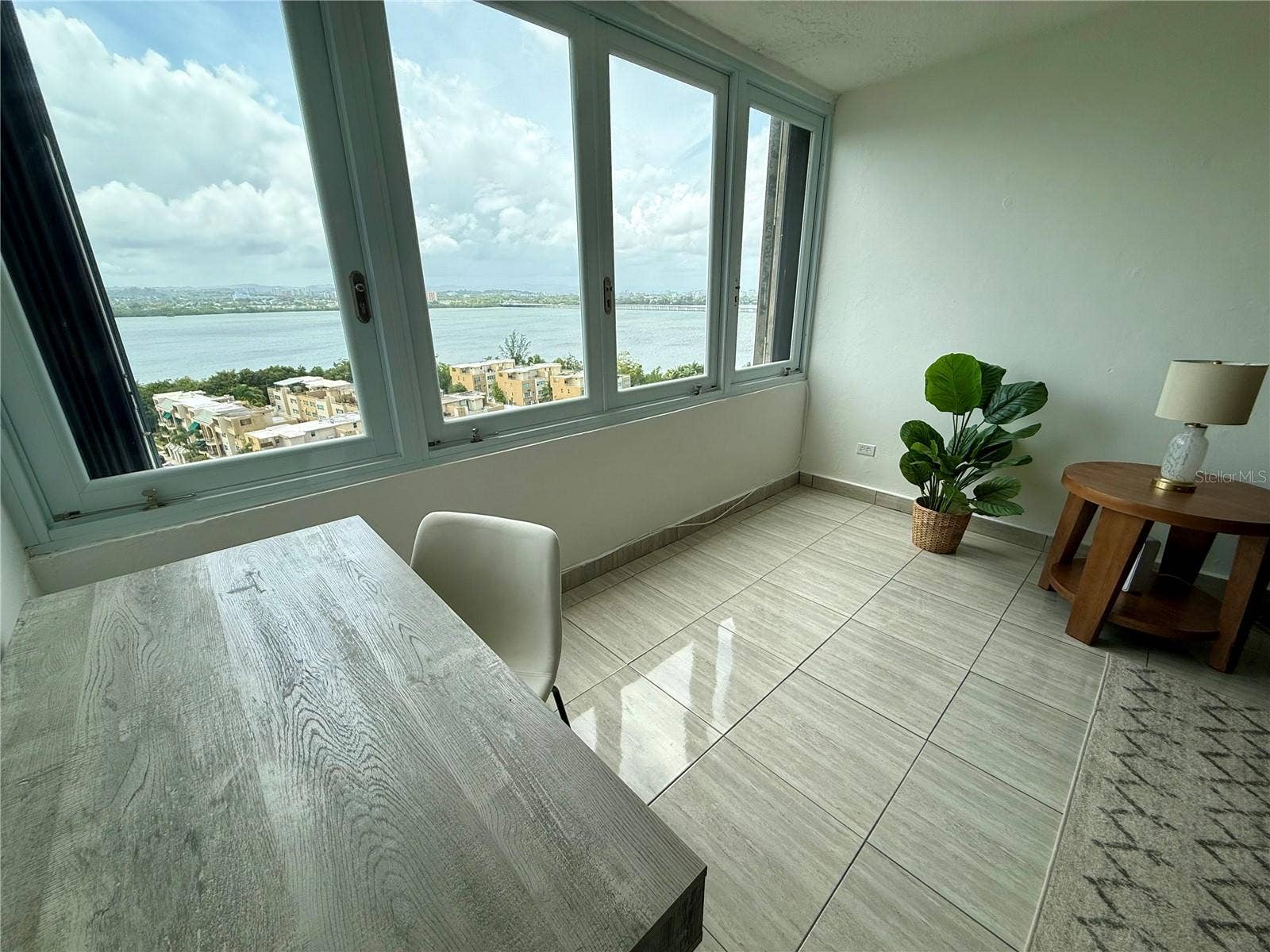 3 LAGUNA GARDENS AVENUE, #11F, Carolina, PR 00979