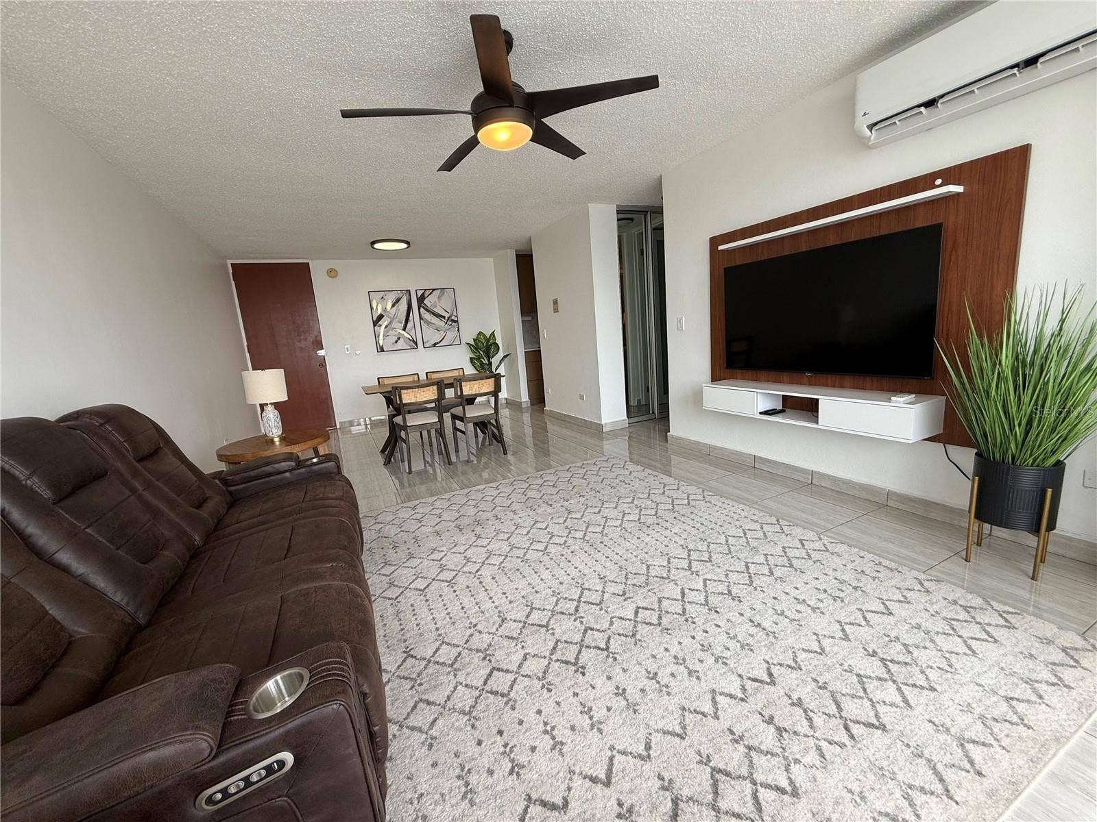 3 LAGUNA GARDENS AVENUE, #11F, Carolina, PR 00979