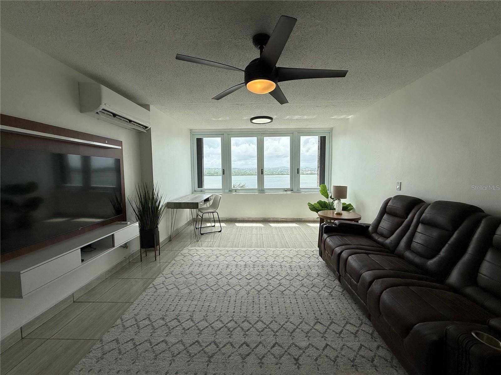 3 LAGUNA GARDENS AVENUE, #11F, Carolina, PR 00979
