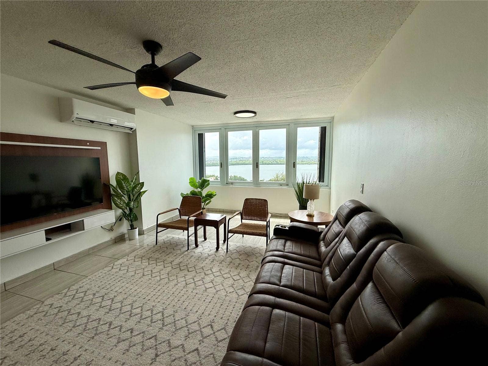 3 LAGUNA GARDENS AVENUE, #11F, Carolina, PR 00979