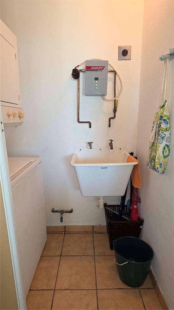 COND. PUERTO SALINAS, #D-702, Cabo Rojo, PR 00623