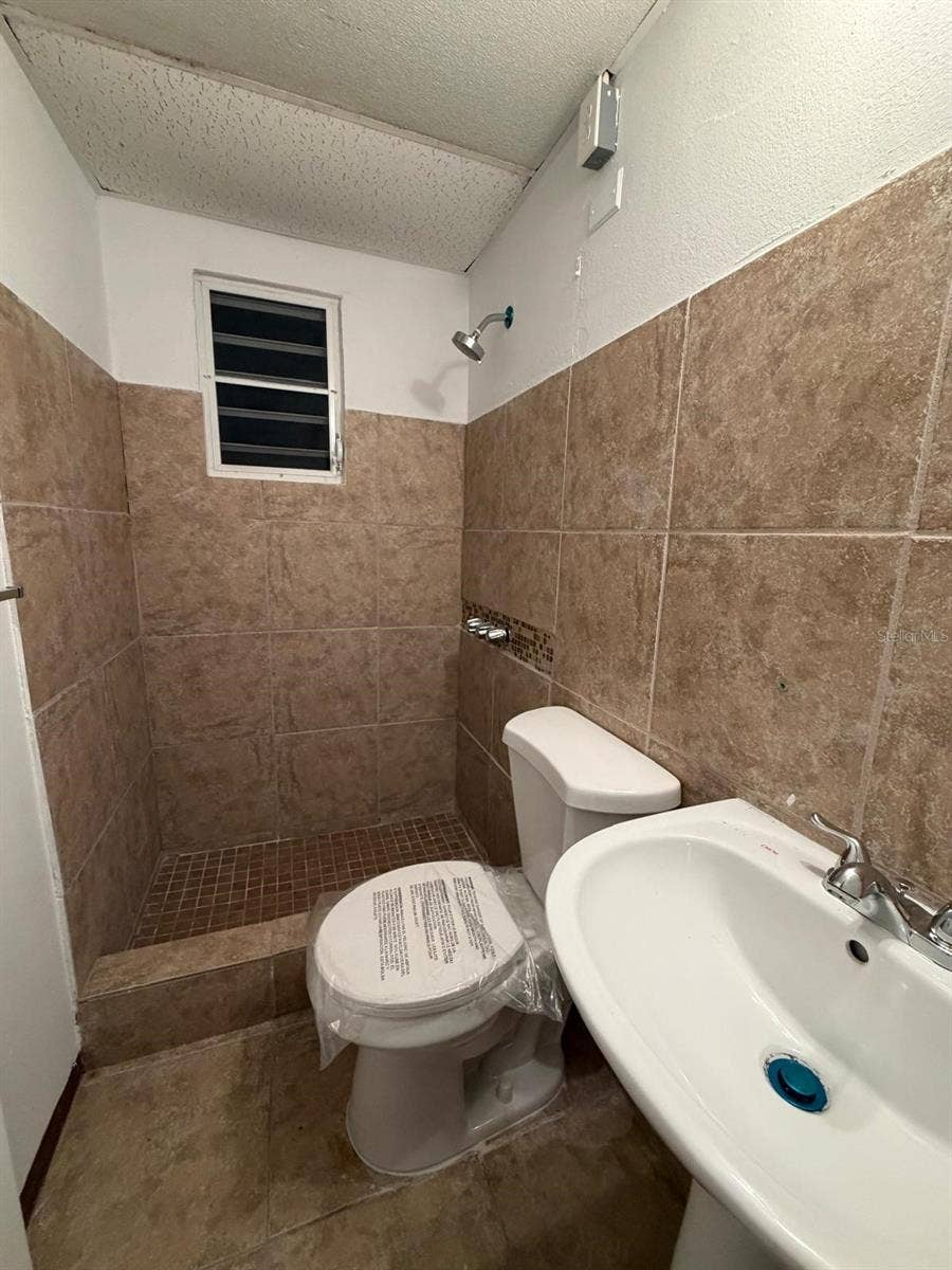 URBANIZACION FAIRVIEW, San Juan, PR 00926 URBANIZACION FAIRVIEW, San Juan, PR 00926